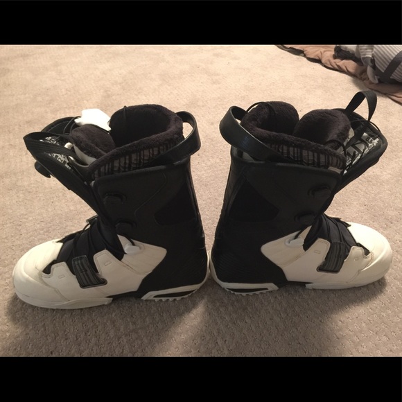 ***Sold*** Salomon Snowboard Boots Size 8.5 - Picture 4 of 5